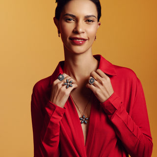 VENUS STAR 18K GOLD BLUE DIAMOND RING