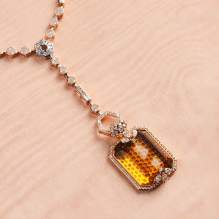 QUEEN BEE 18K GOLD DIAMOND PENDANT